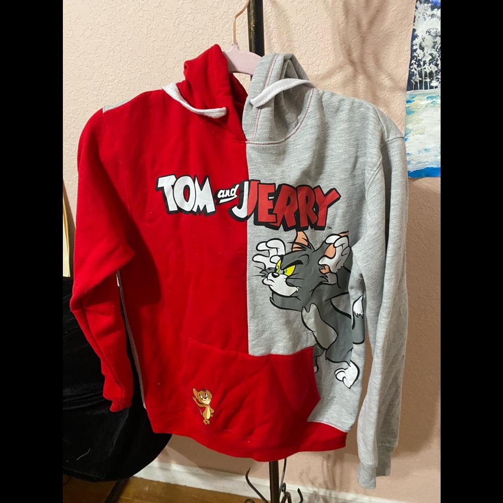 Sweatshirt